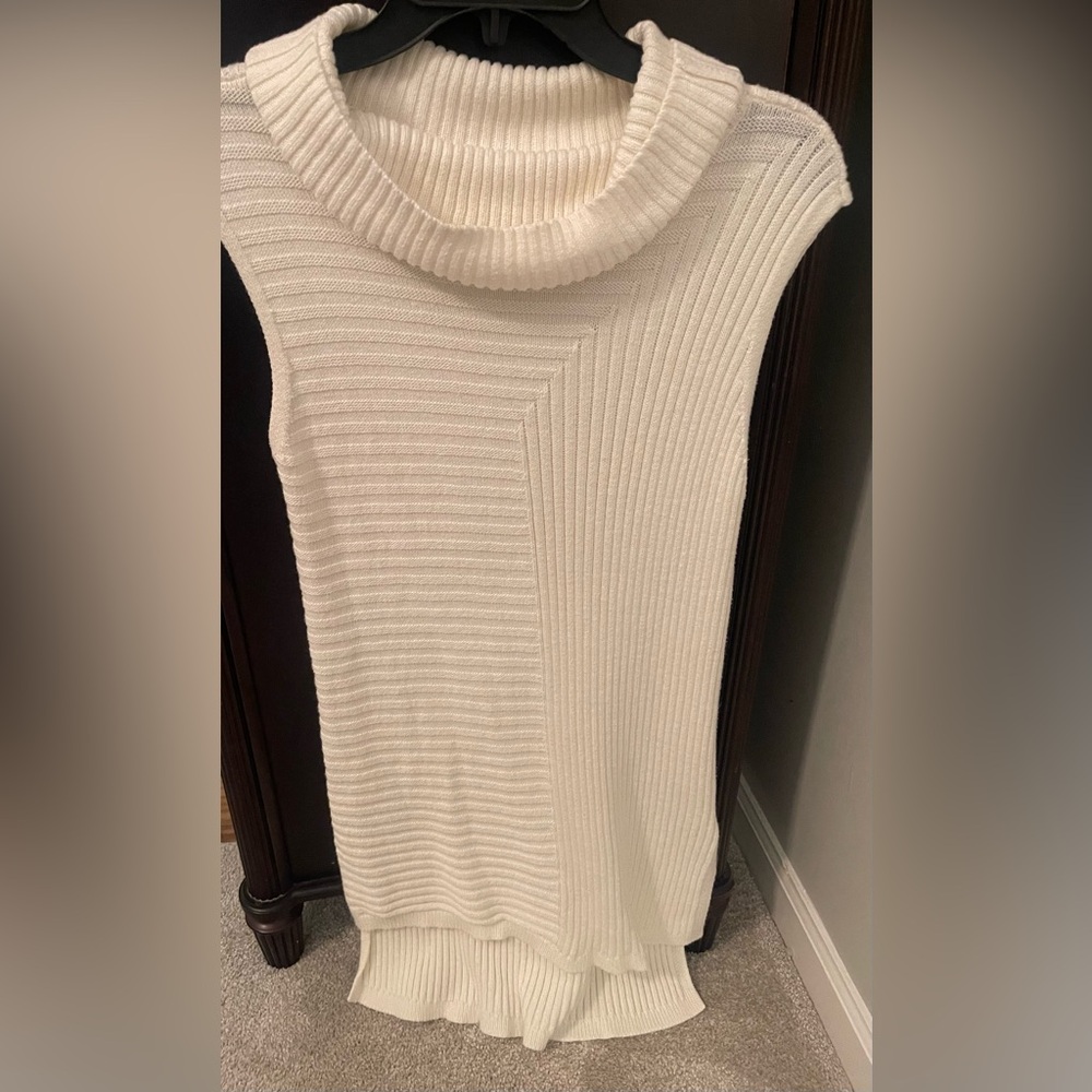 Stylus sleeveless turtleneck tunic size M